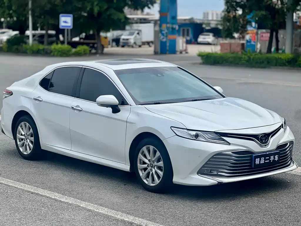 Toyota Camry 2019 — фото 3