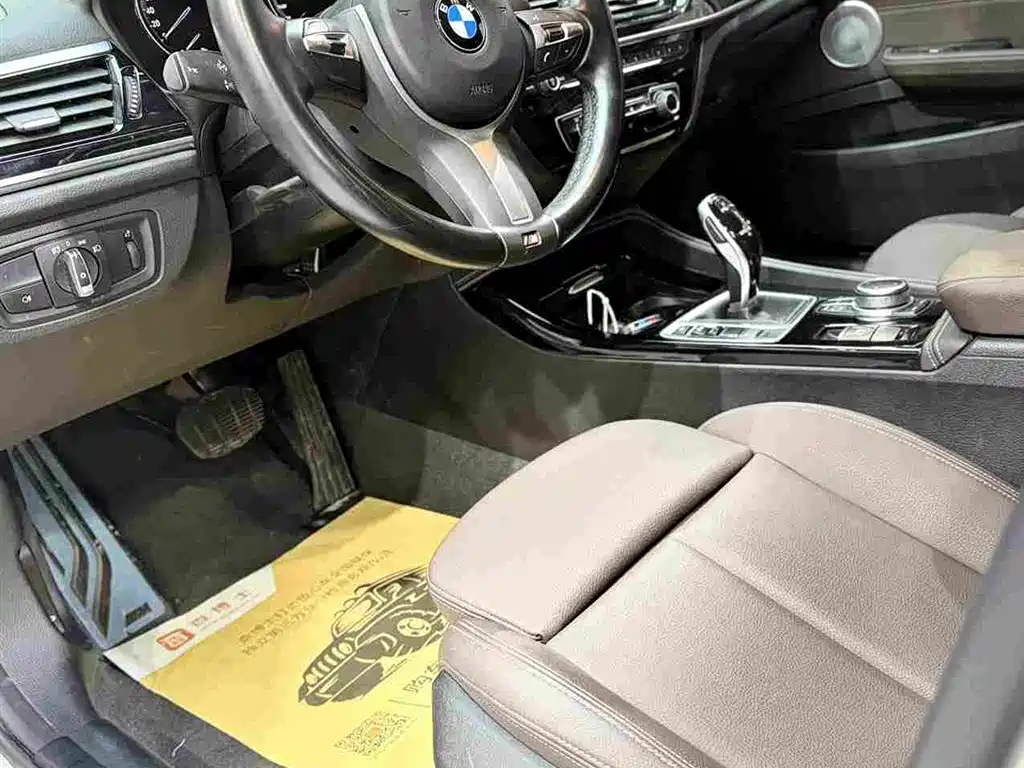 BMW 1 Series 2021 — фото 18