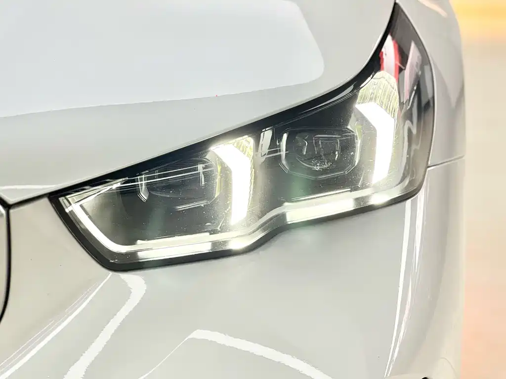 BMW 5 Series 2025 — фото 16