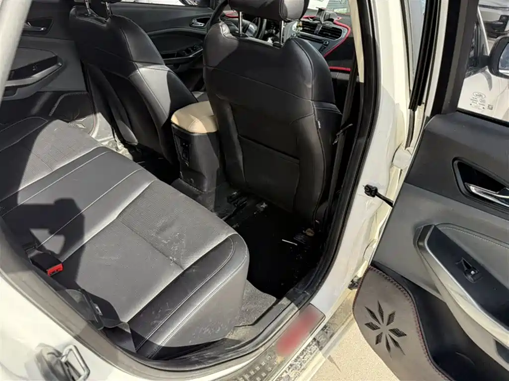 Ford Escort 2015 — фото 15