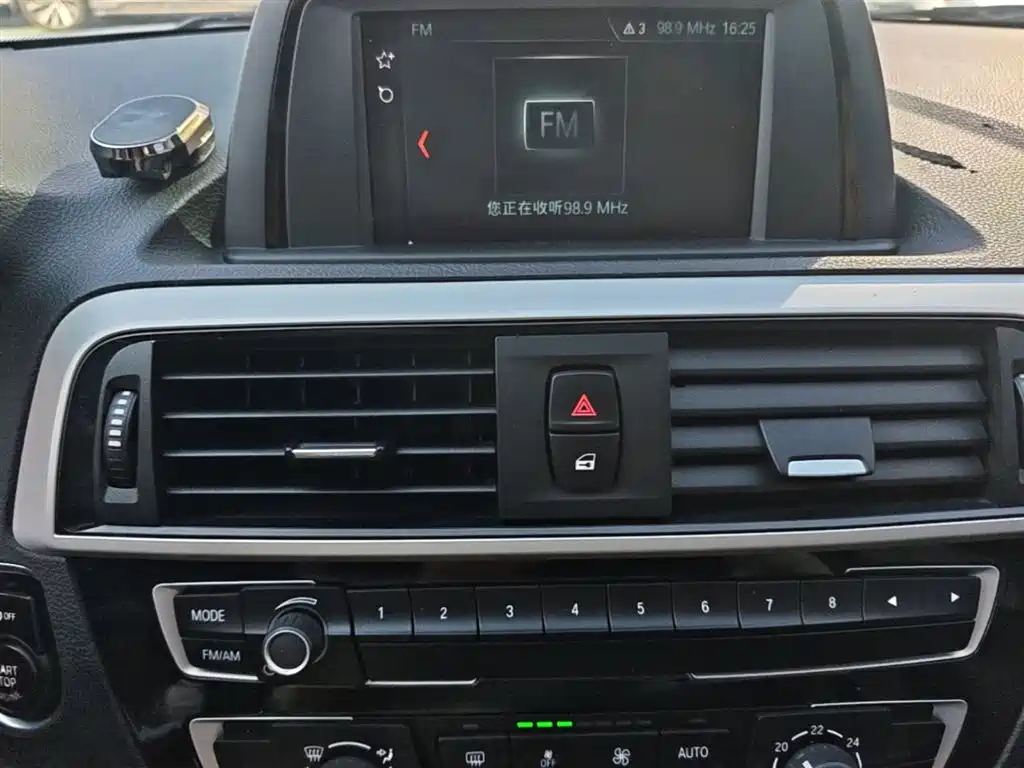 BMW 1 Series 2018 — фото 13