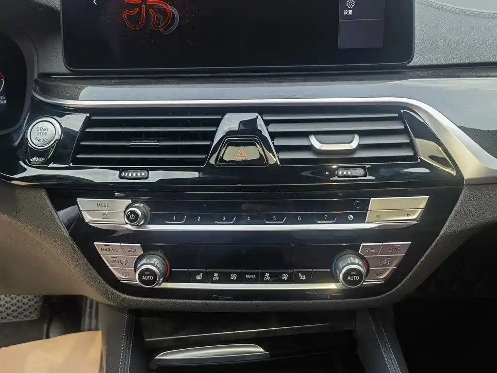 BMW 5 Series 2023 — фото 13