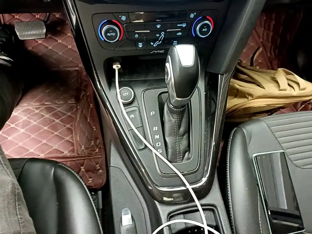 Ford Focus 2016 — фото 14