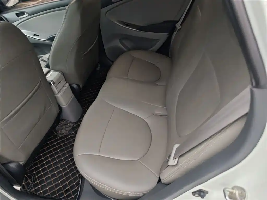 Hyundai Verna 2015 — фото 17