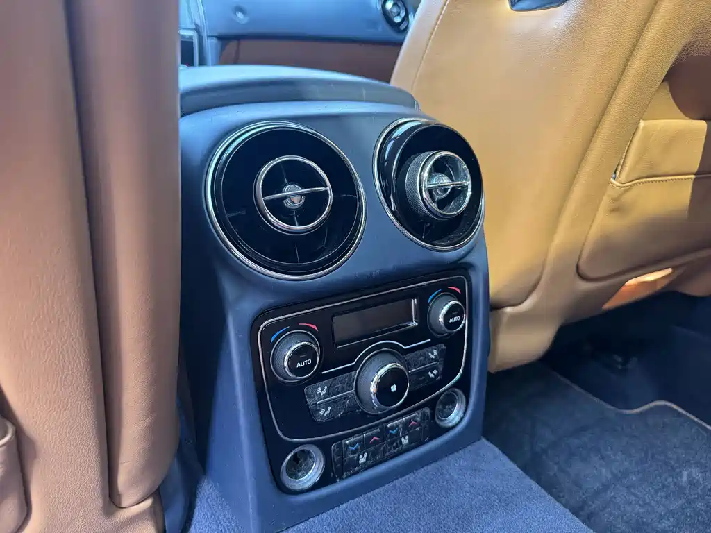 Jaguar XJ 2012 — фото 18