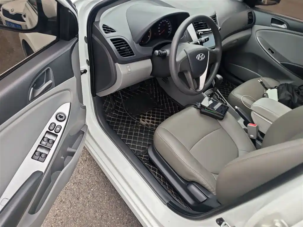 Hyundai Verna 2015 — фото 16