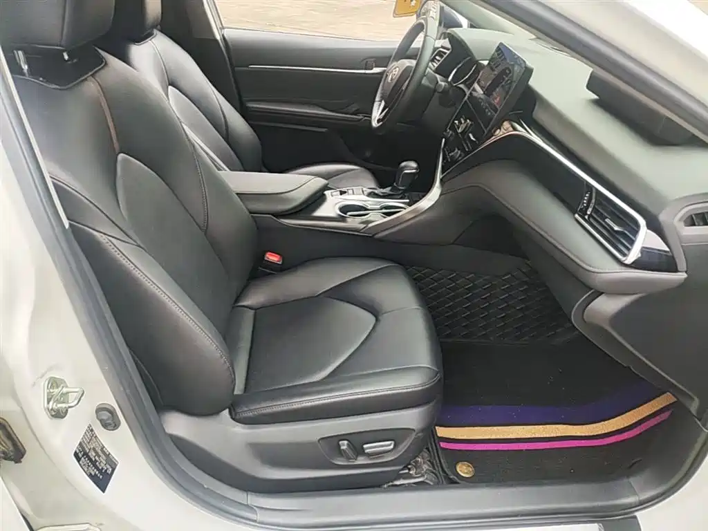 Toyota Camry 2023 — фото 25