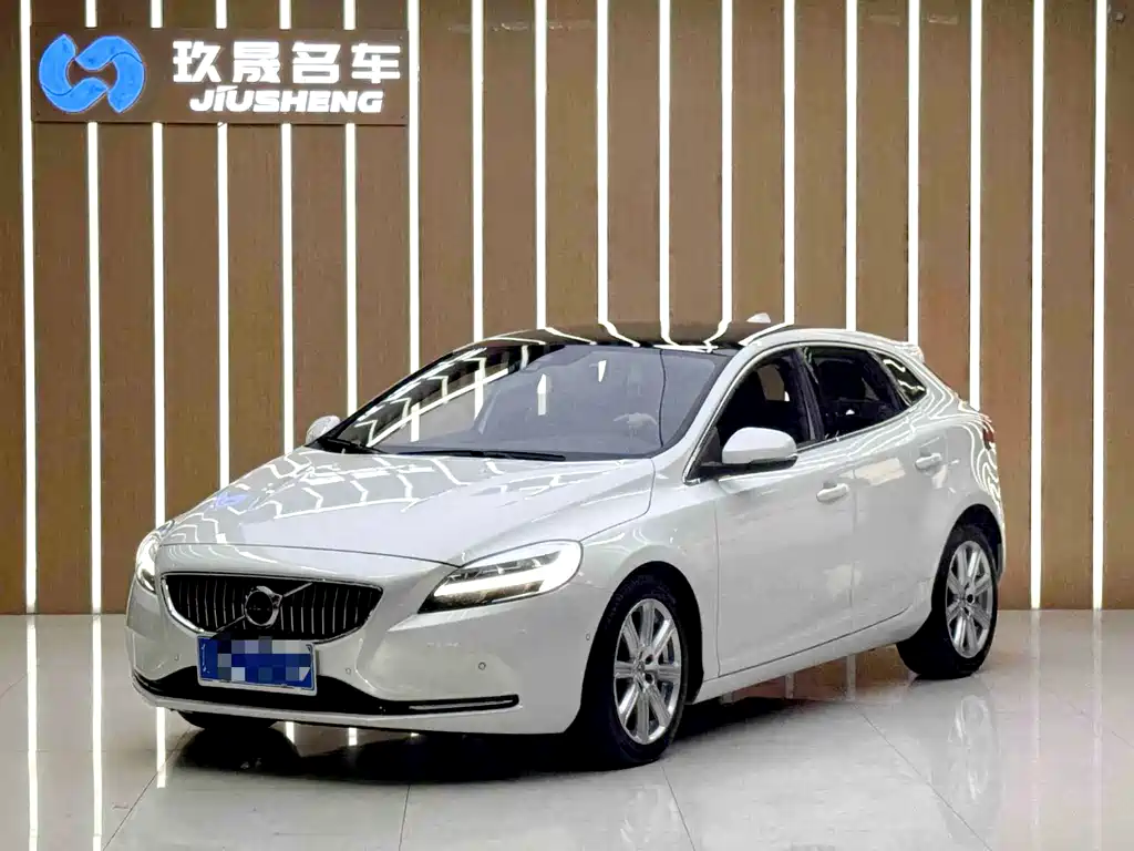 Volvo V40 2017 — фото 1
