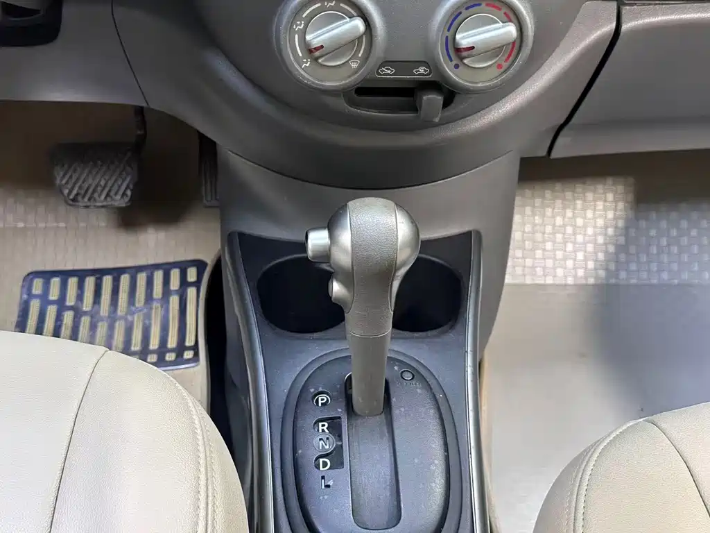 Nissan Sunny 2014 — фото 12