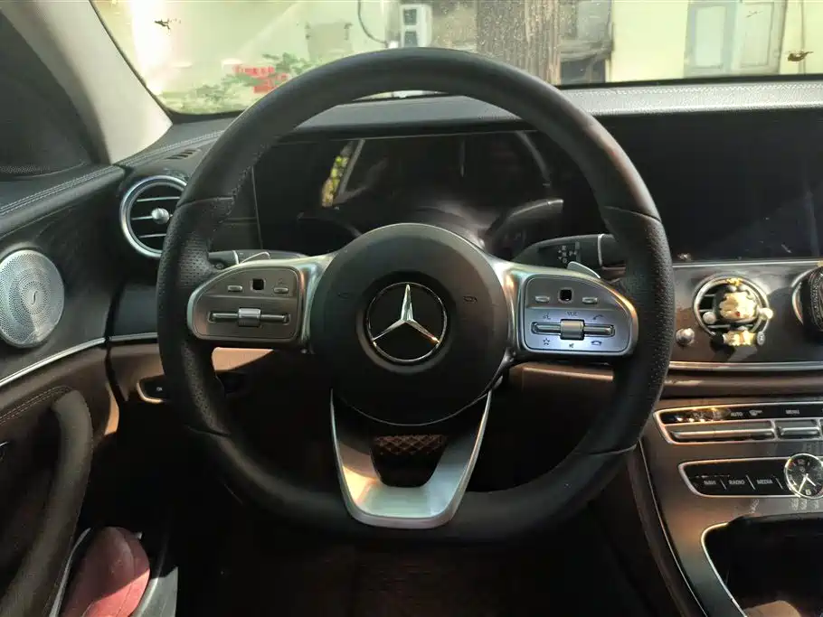 Mercedes-Benz E-Class 2019 — фото 15