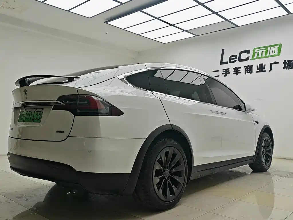Tesla Model X 2017 — фото 6