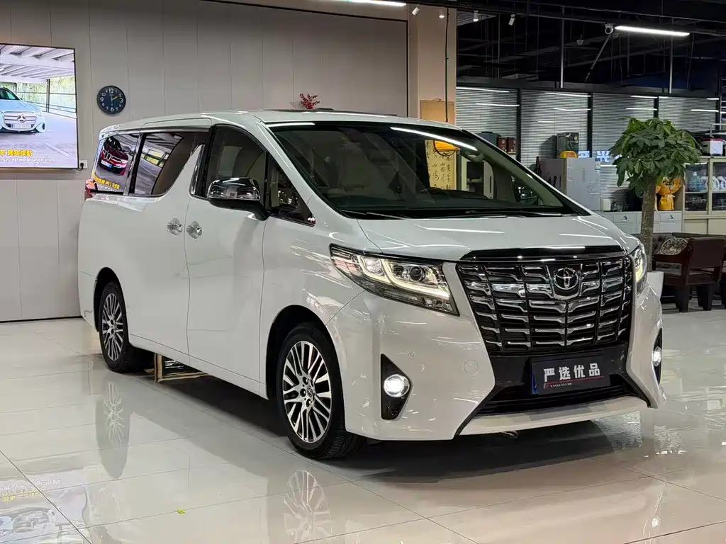 Toyota Alphard 2017 — фото 3