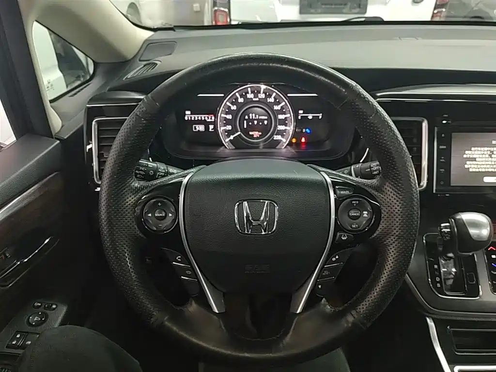 Honda Elysion 2017 — фото 11