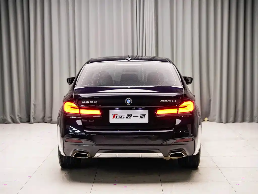 BMW 5 Series 2023 — фото 11