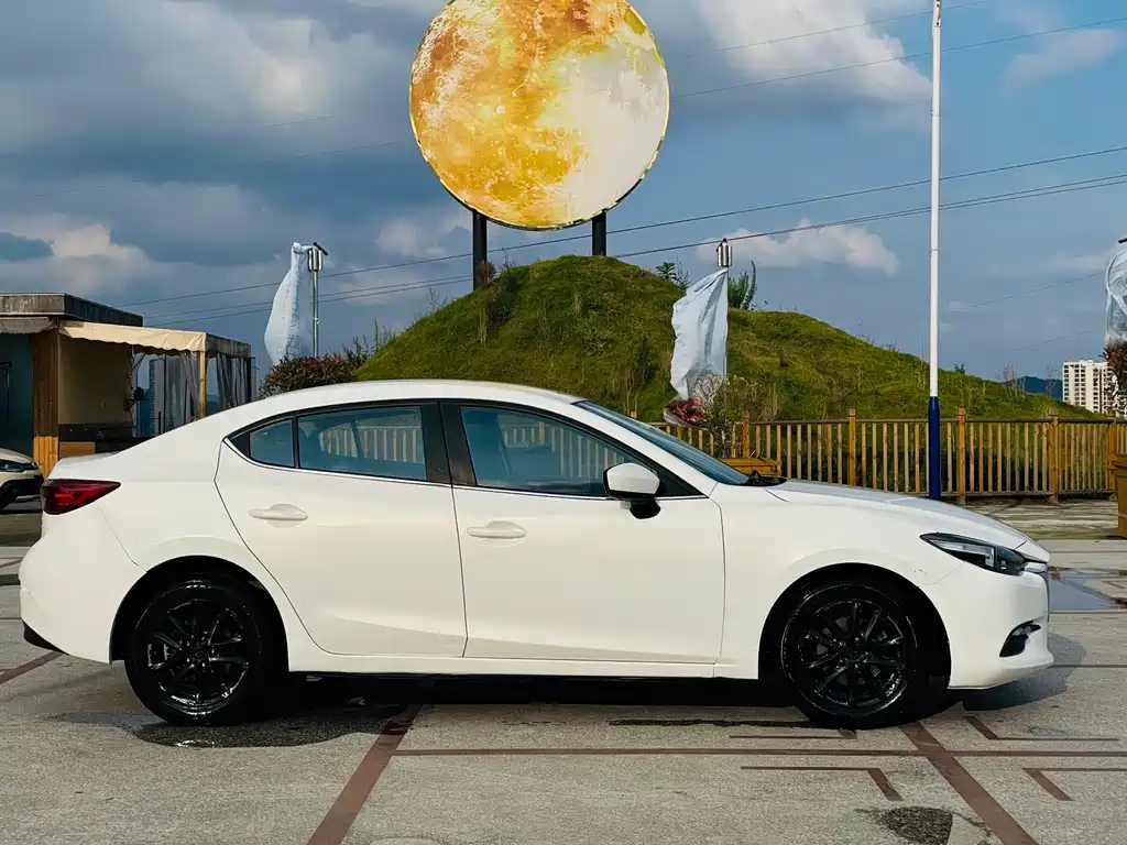 Mazda 3 Axela 2018 — фото 12