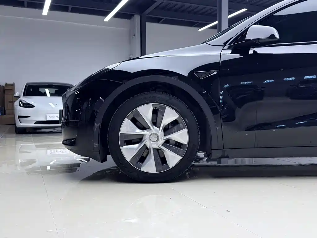Tesla Model Y 2022 — фото 9