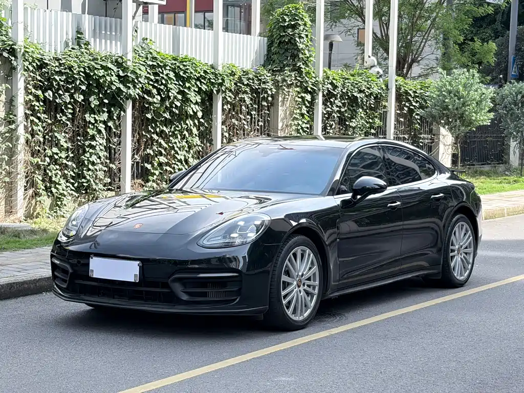 Porsche Panamera 2023 — фото 1