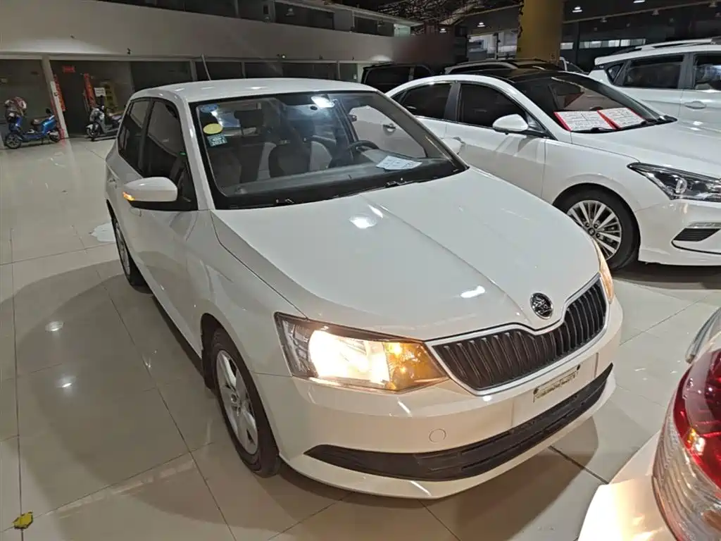 Skoda Fabia 2017 — фото 4