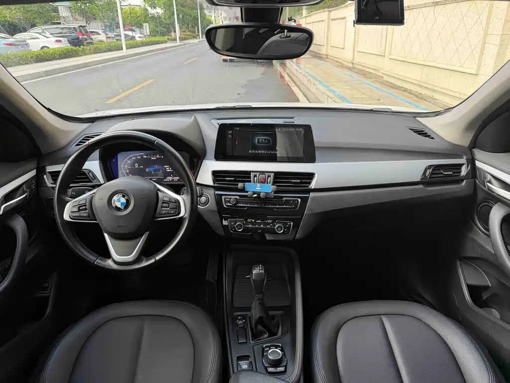 BMW X1 2018 — фото 8