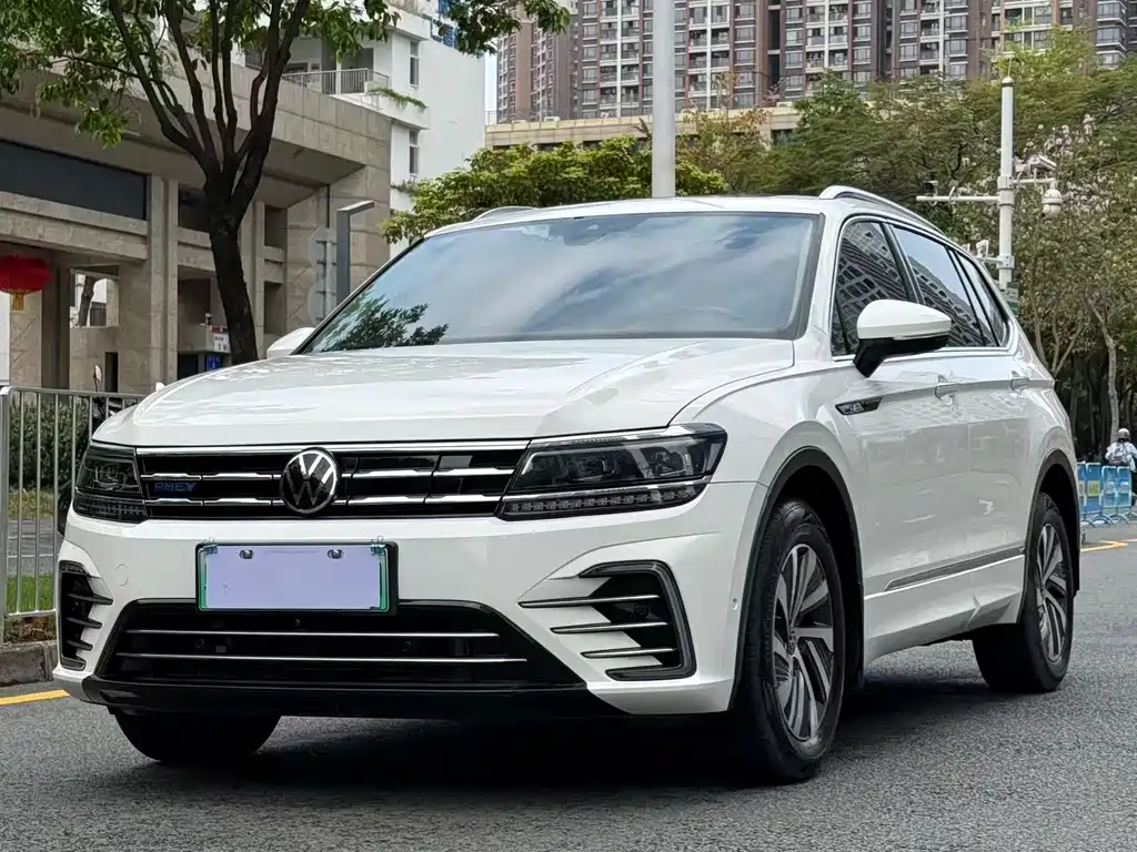 Volkswagen Tiguan L Plug-In Hybrid 2021 — фото 1