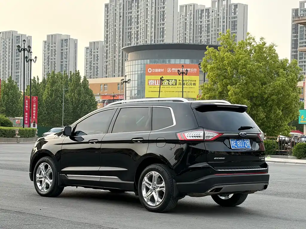 Ford Edge 2017 — фото 20