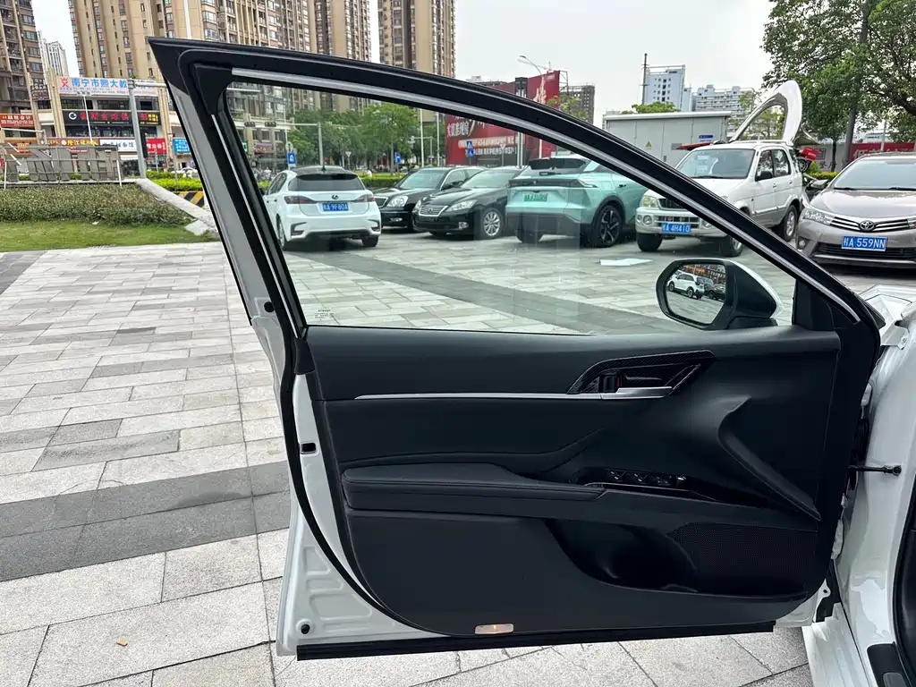 Toyota Camry 2020 — фото 20