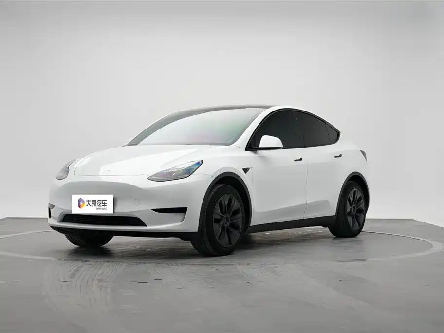 Tesla Model Y 2024 — фото 1