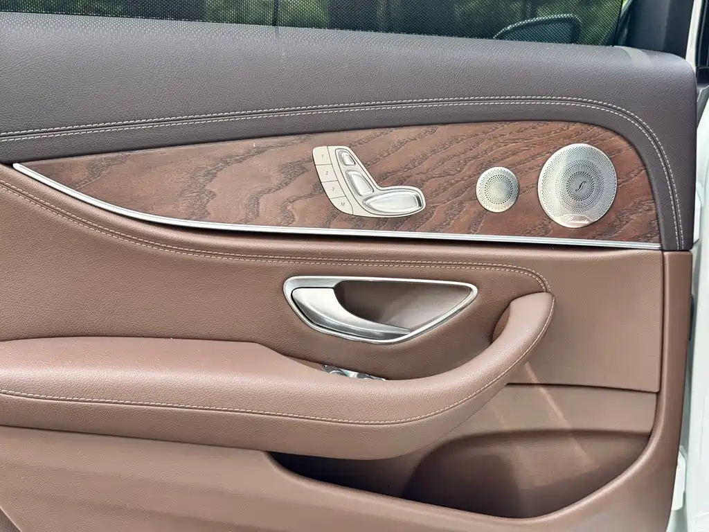 Mercedes-Benz E-Class 2023 — фото 8