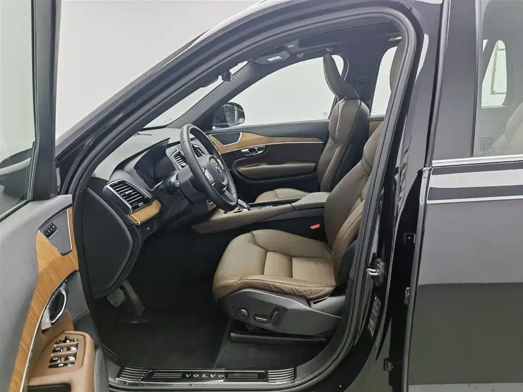 Volvo XC90 2023 — фото 10