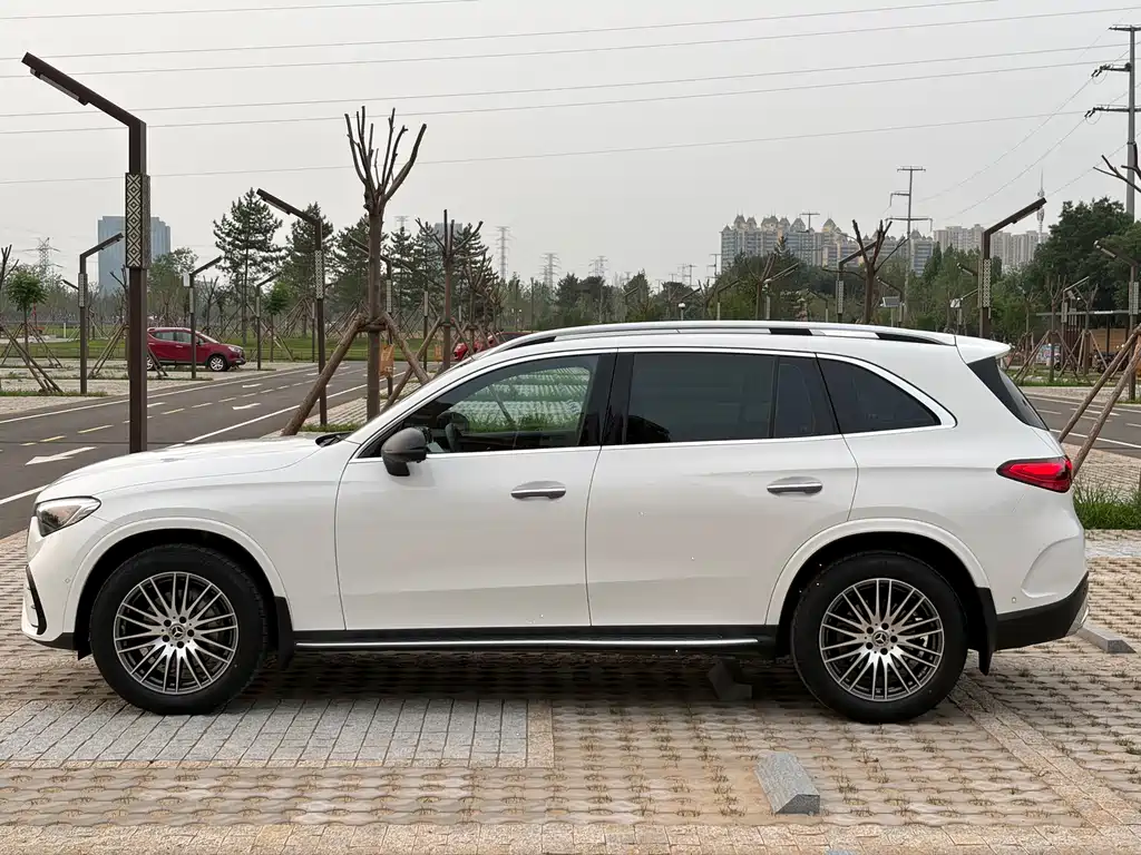 Mercedes-Benz GLC 2023