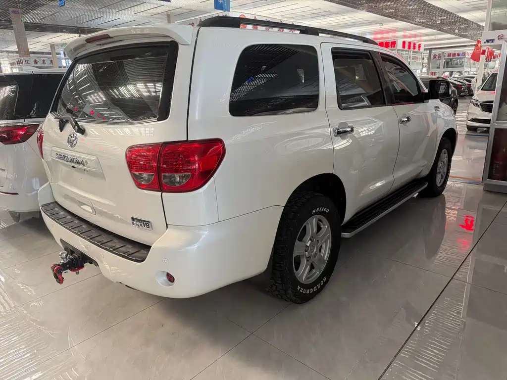 Toyota Sequoia 2015 — фото 9