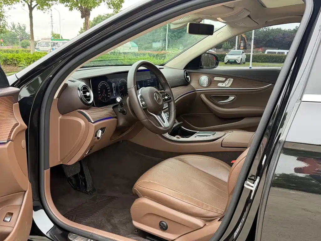 Mercedes-Benz E-Class 2019 — фото 10
