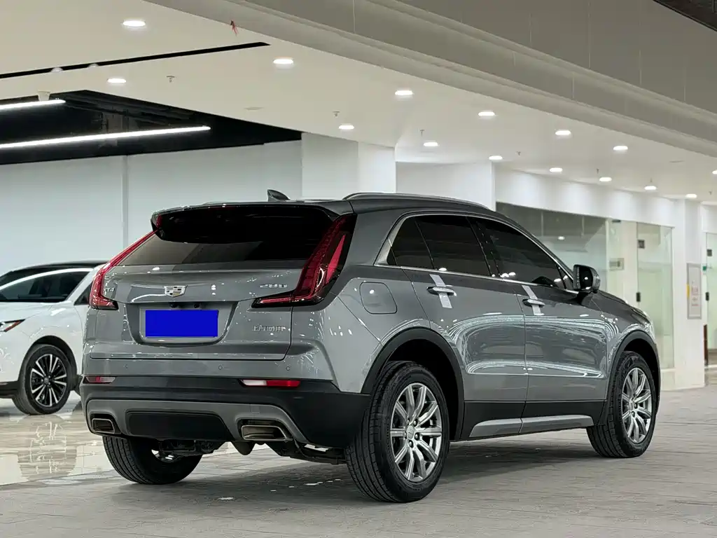 Cadillac XT4 2023 — фото 8