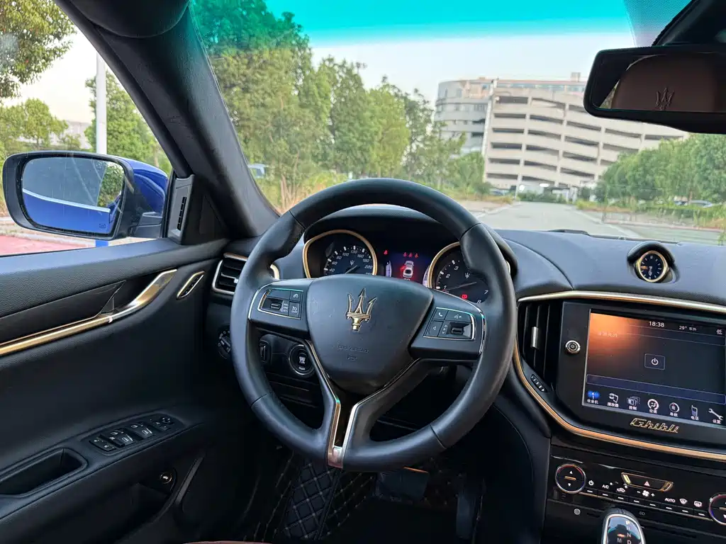 Maserati Ghibli 2015 — фото 17