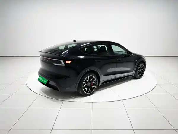 Tesla Model Y L 2026