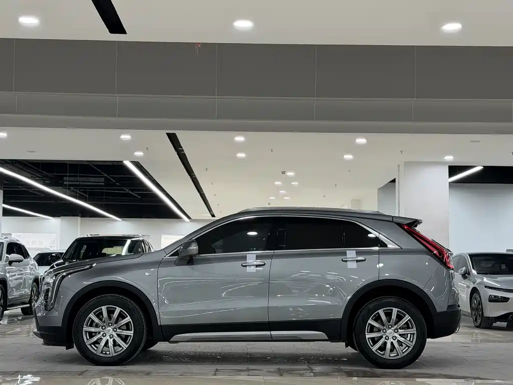 Cadillac XT4 2023 — фото 3