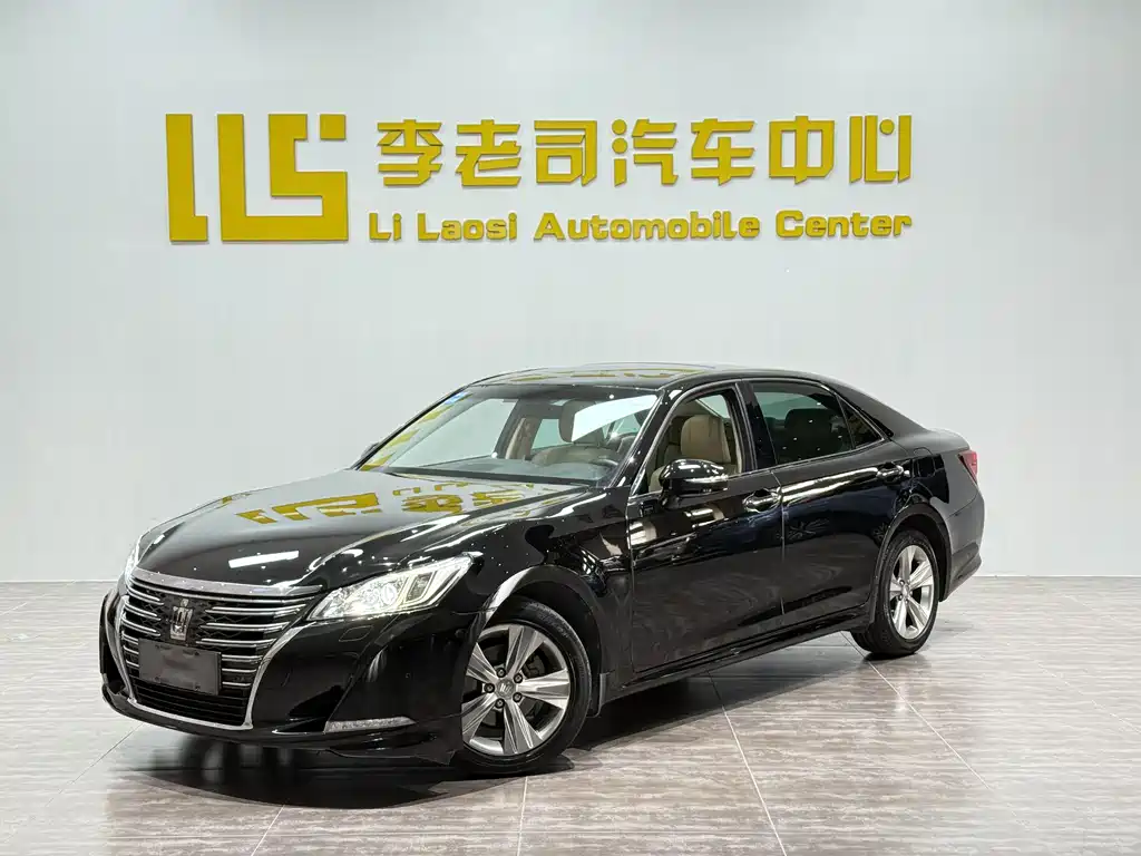 Toyota Crown 2016 — фото 1