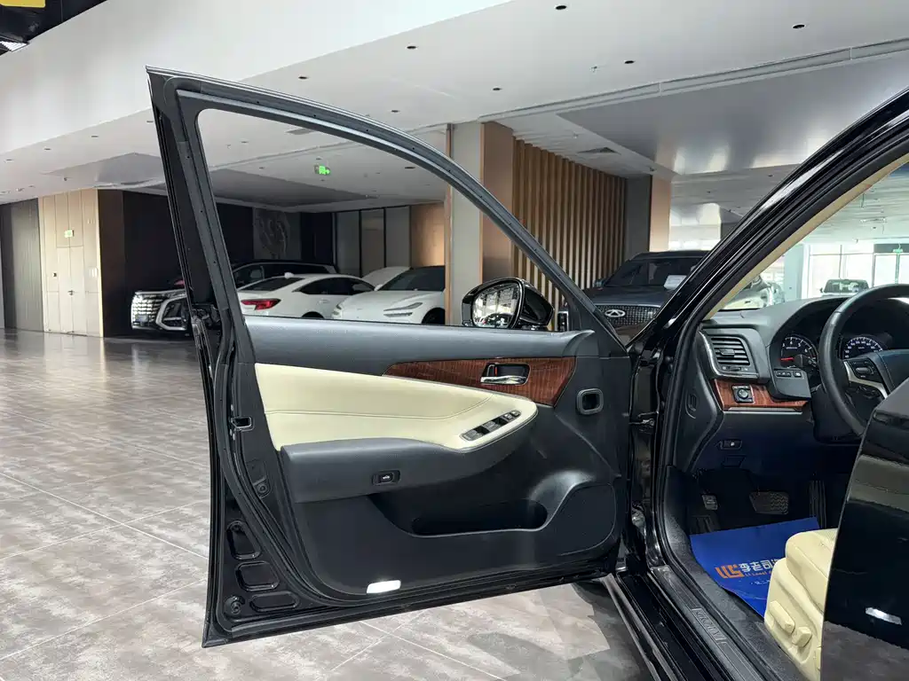 Toyota Crown 2016 — фото 16