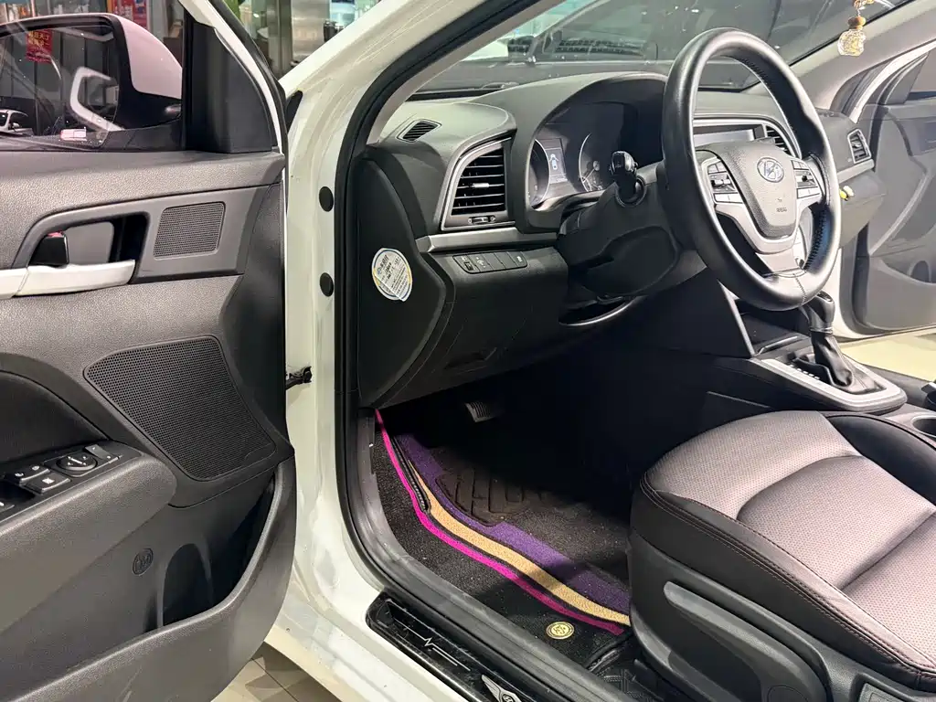 Hyundai Elantra 2018 — фото 11