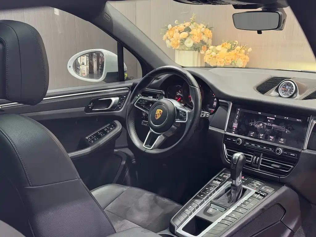 Porsche Macan 2021 — фото 15