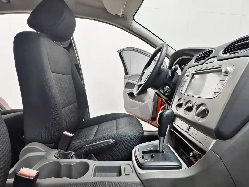 Ford Focus 2012 — фото 14