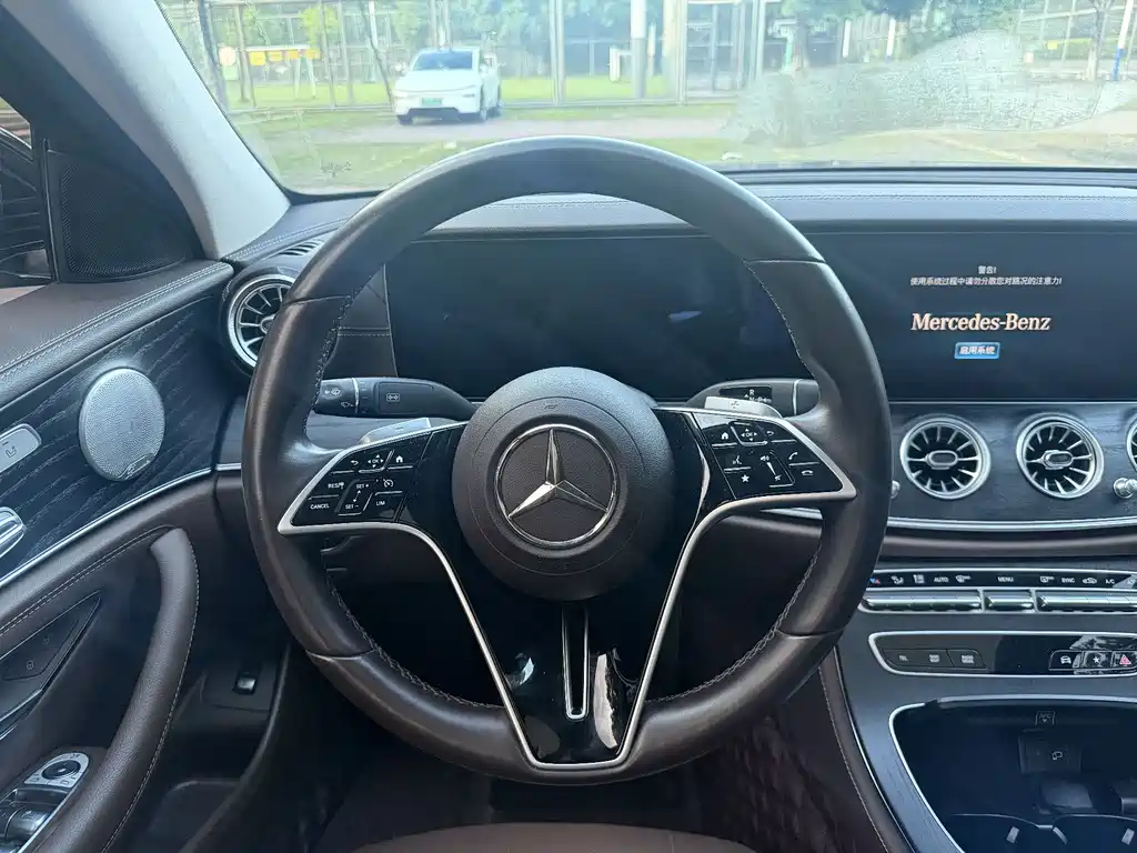 Mercedes-Benz E-Class 2023 — фото 13