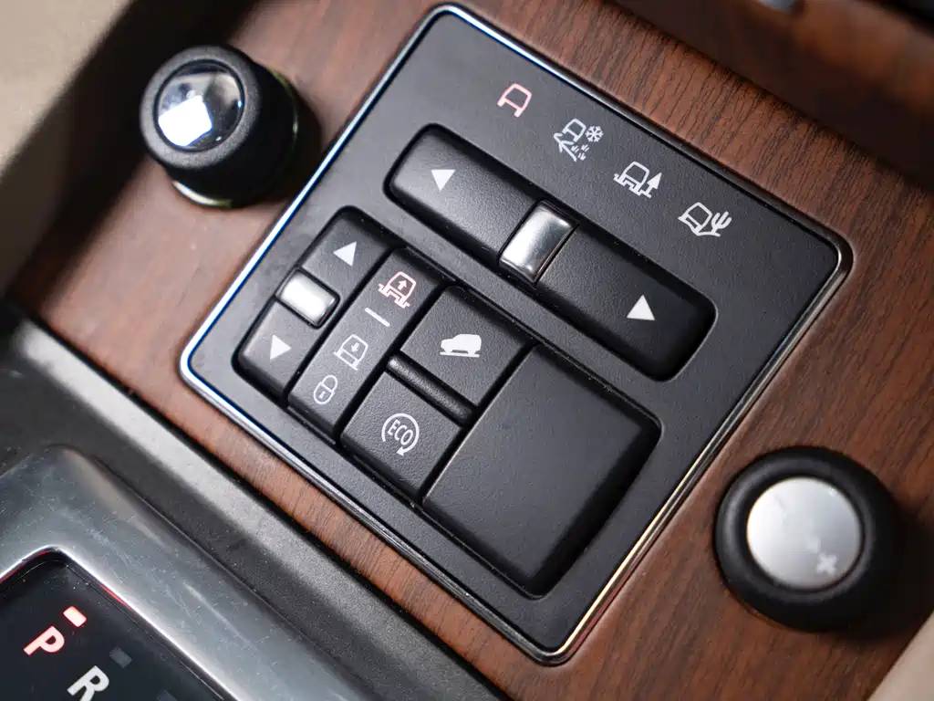 Land Rover Discovery 2016 — фото 17