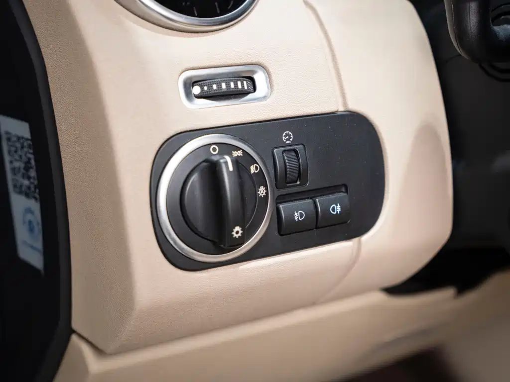 Land Rover Discovery 2016 — фото 23