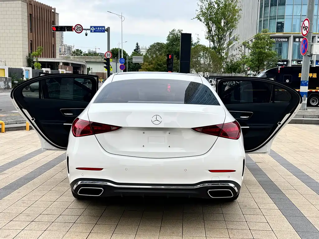 Mercedes-Benz C-Class 2024 — фото 10