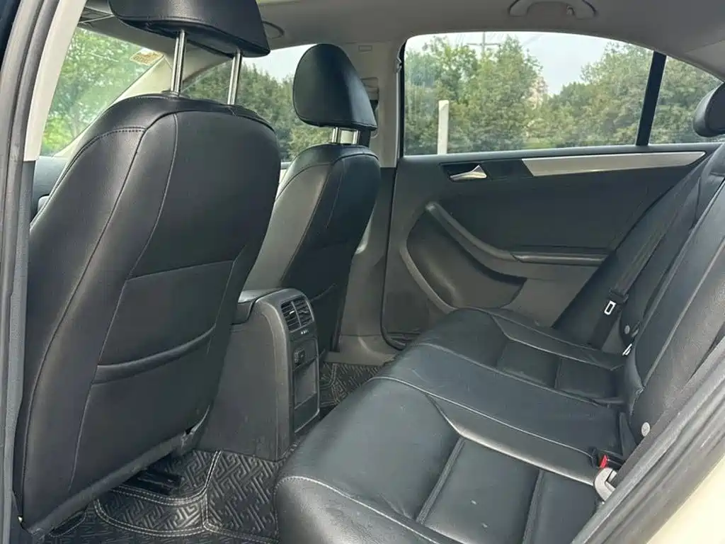 Volkswagen Sagitar 2012
