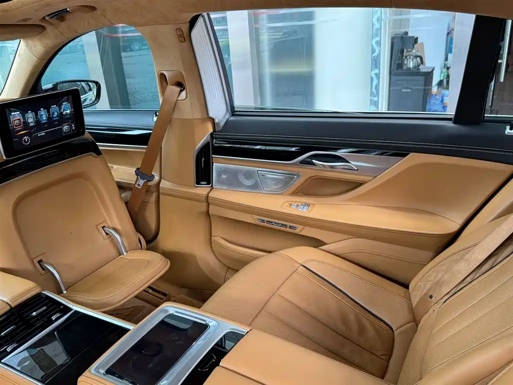 BMW 7 Series 2017 — фото 28