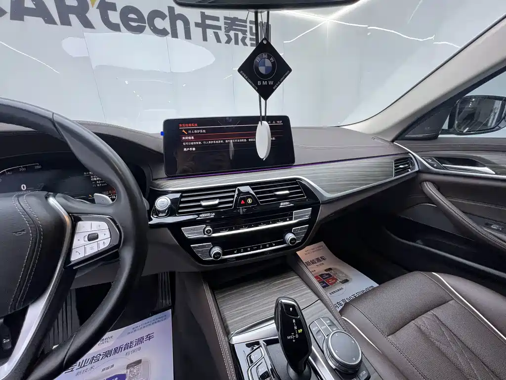 BMW 5 Series 2022 — фото 10