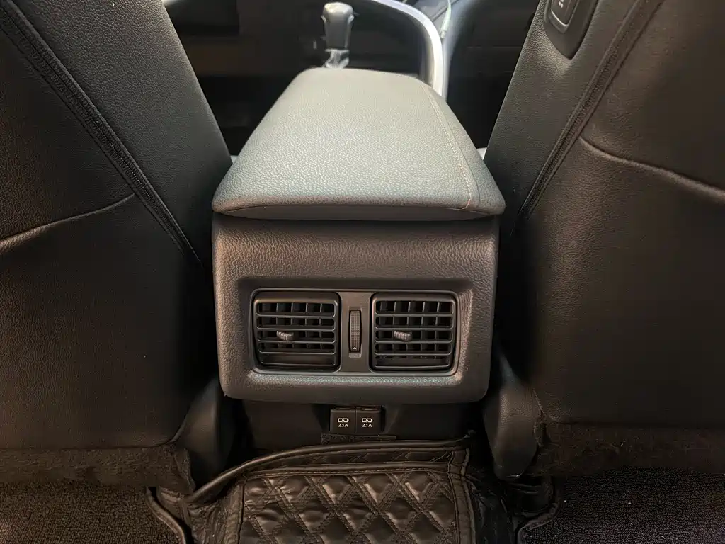 Toyota Camry 2020 — фото 19