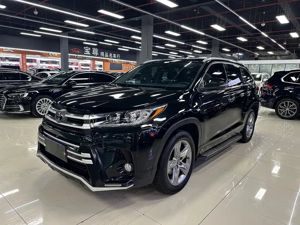 Toyota Highlander 2021 — фото 1